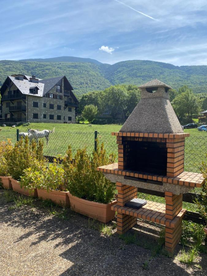Check-In Casas Cumbre De Benasque Lägenhet Eriste Exteriör bild